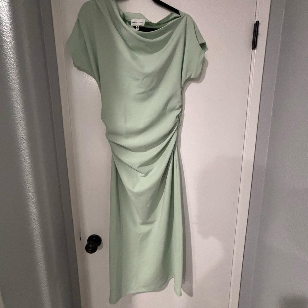 Gibson Latimer Soft Green Midi Dress